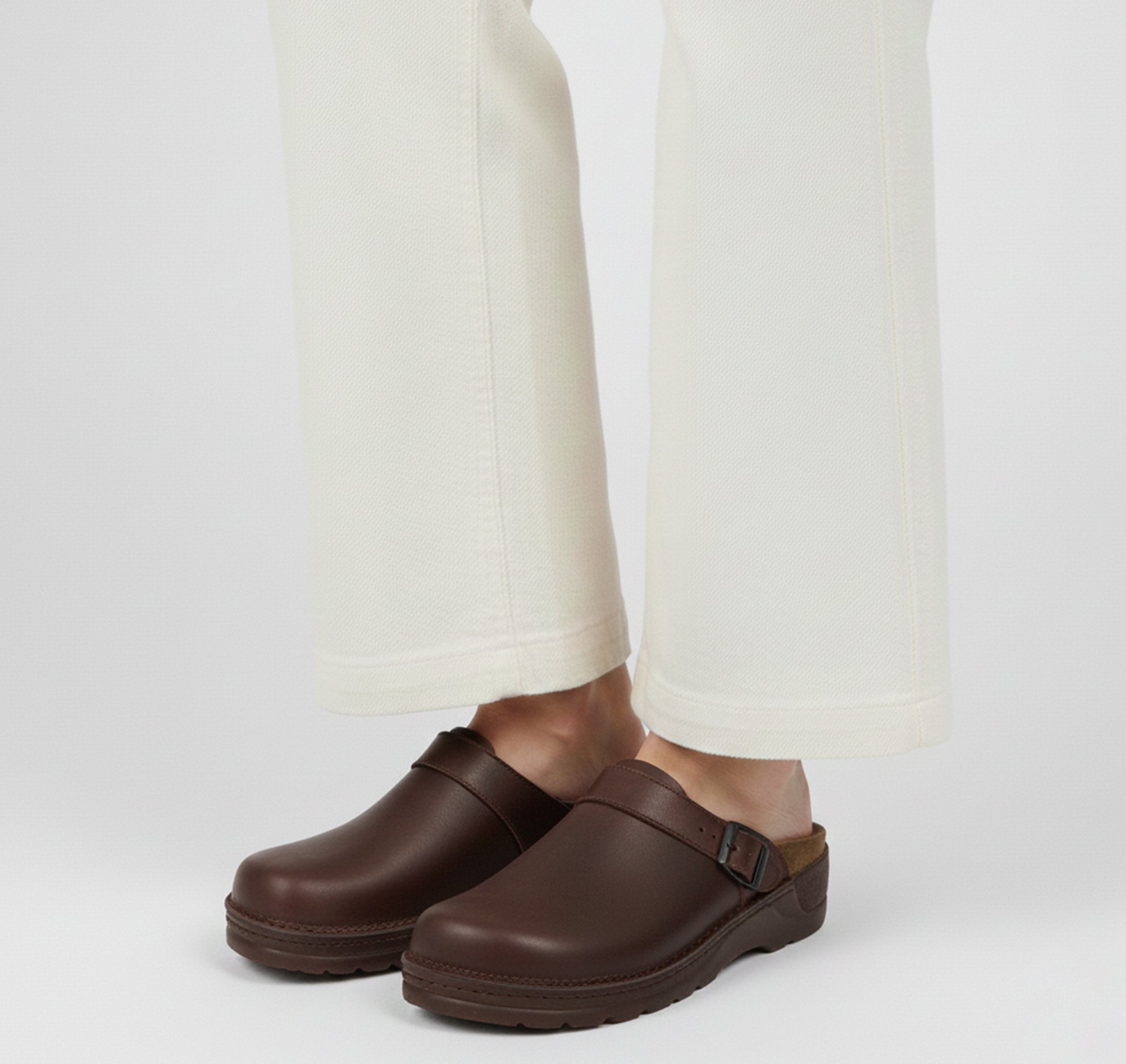 Rocal Outlet | Zuecos unisex de ante – comodidad con puntera cerrada